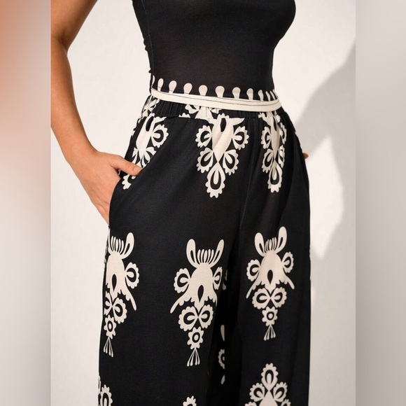 NEW Black and White Strapless Tube Top with Patterned Pants Set - Picture 4 of 5